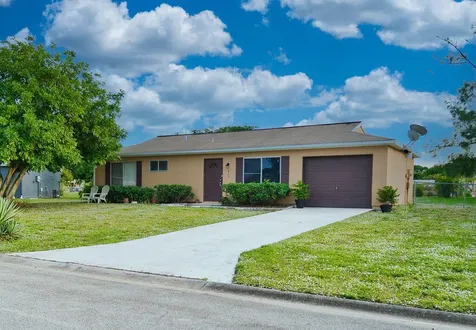 313 SW Eastport Circle Port St Lucie FL 34953