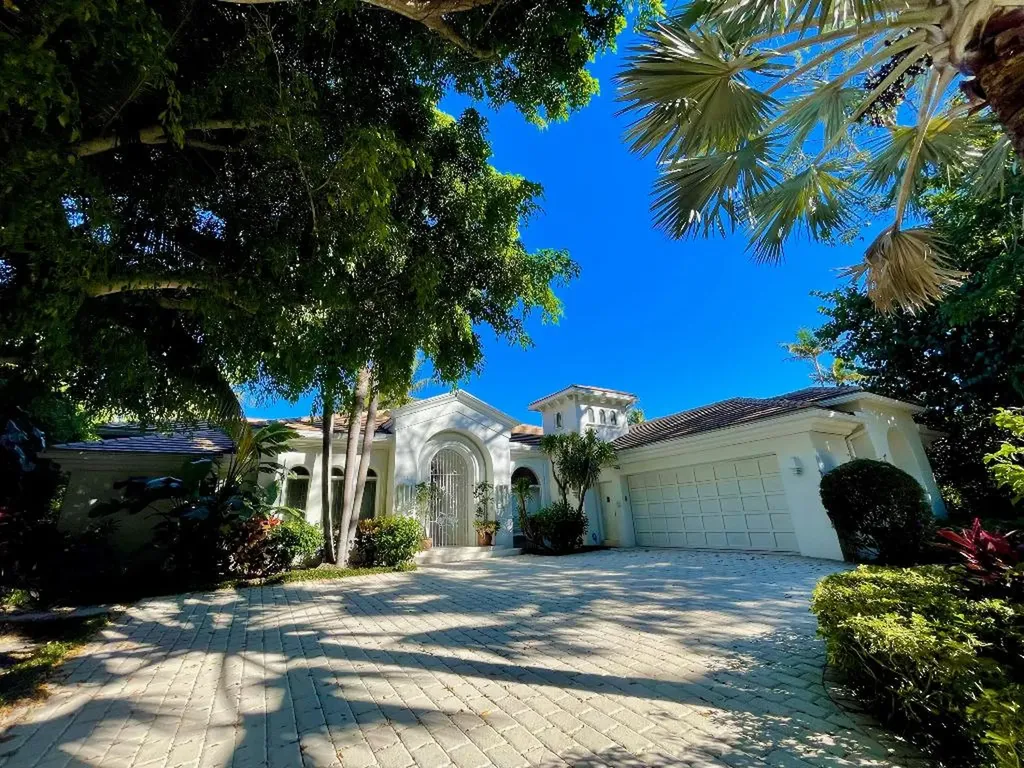215 Via Tortuga Palm Beach FL 33480