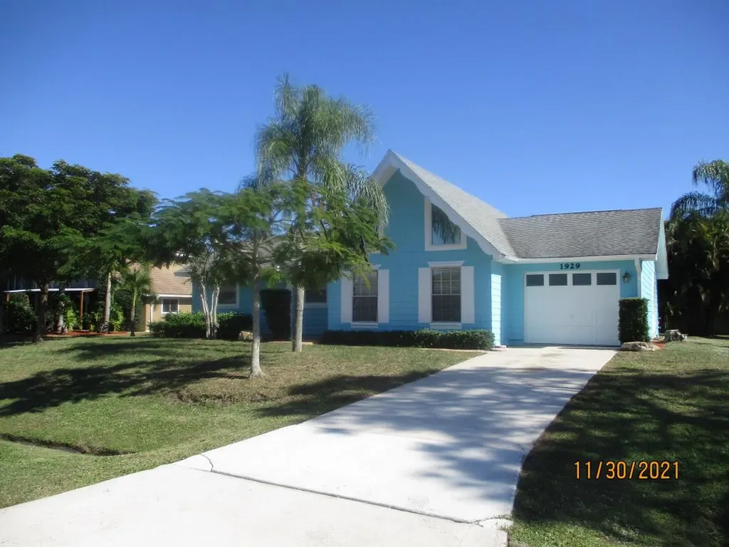 1929 SE Benedictine Street Port St Lucie FL 34983