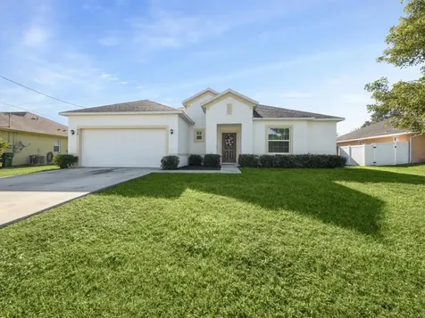 474 SW Saginaw Avenue Port St Lucie FL 34953