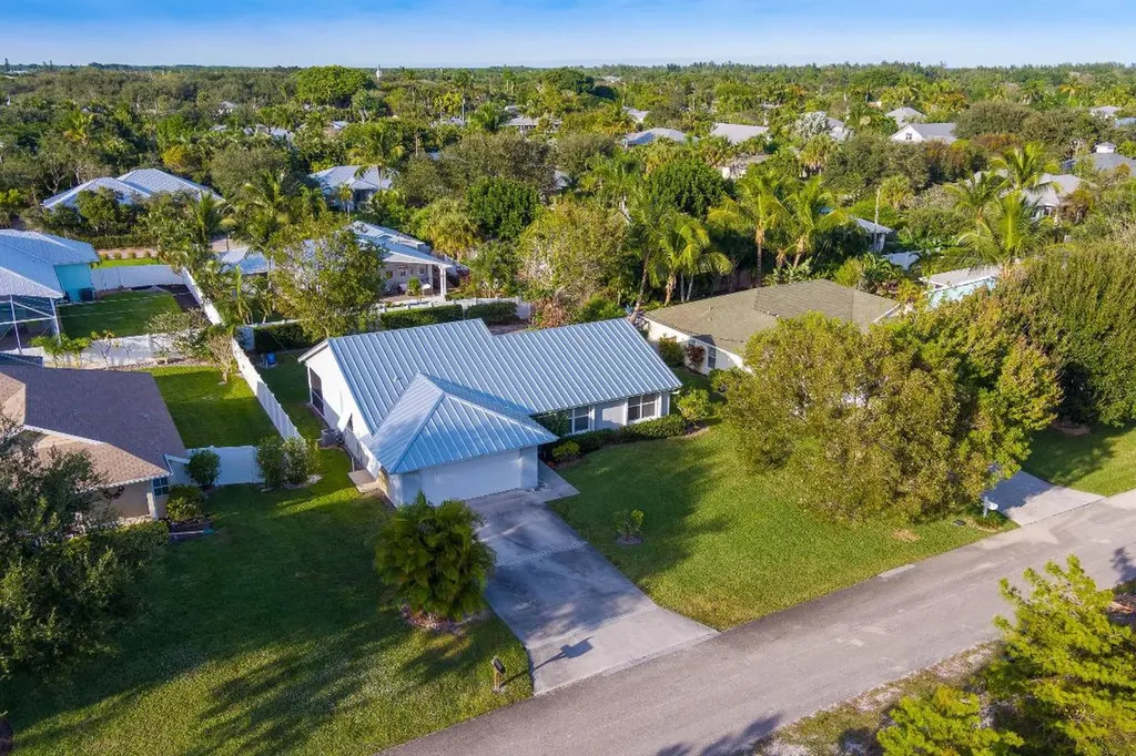 9183 SE Saturn Street Hobe Sound FL 33455