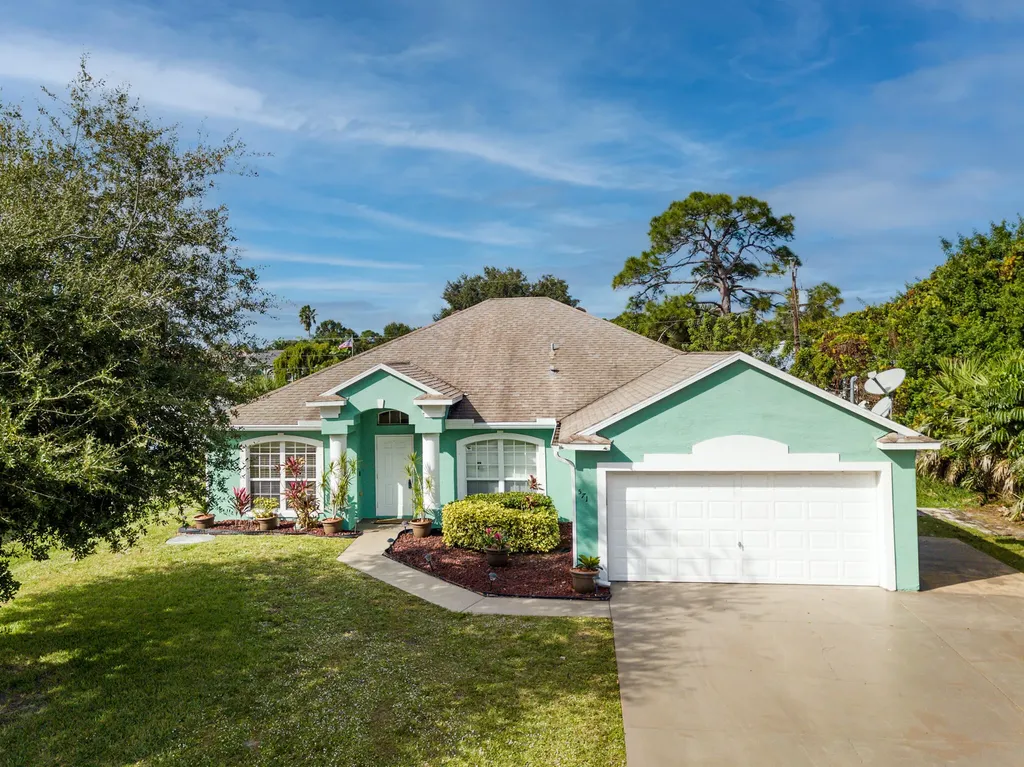 571 SW Banks Terrace Port St Lucie FL 34953