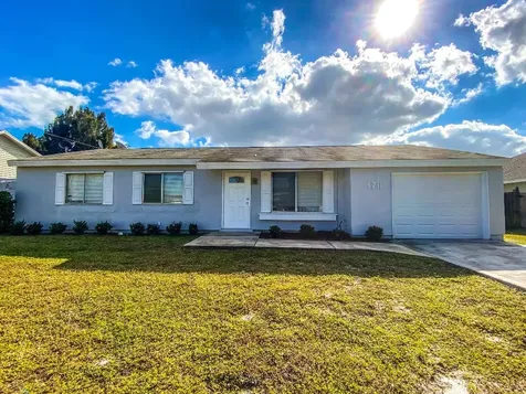 470 SE Fairchild Avenue Port St Lucie FL 34984