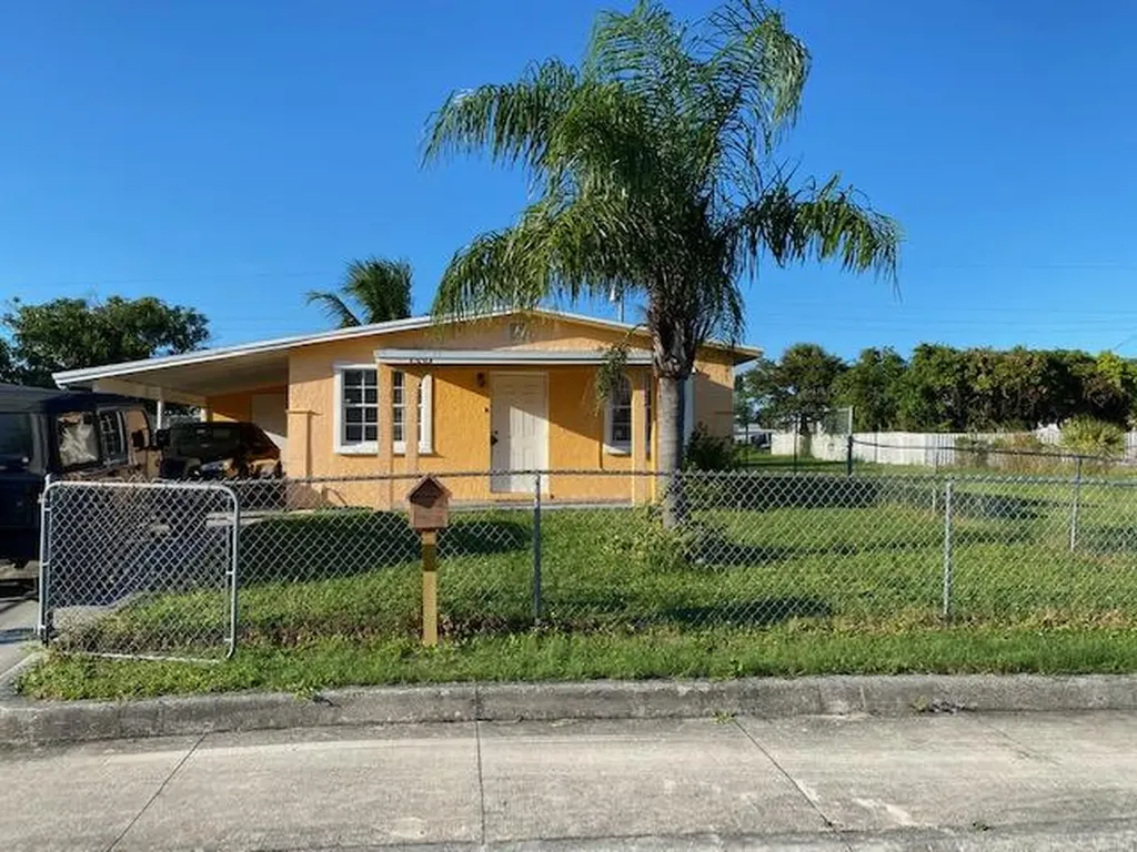 1530 W 32nd Street Riviera Beach FL 33404