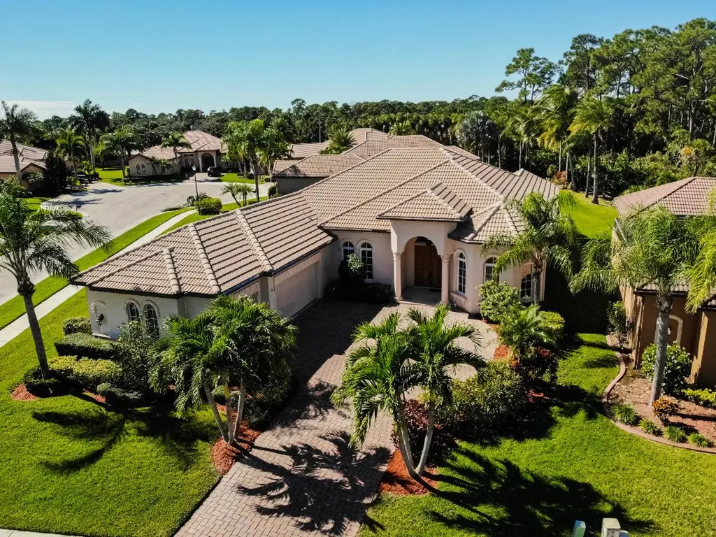 819 SW Grand Reserves Boulevard Port St Lucie FL 34986