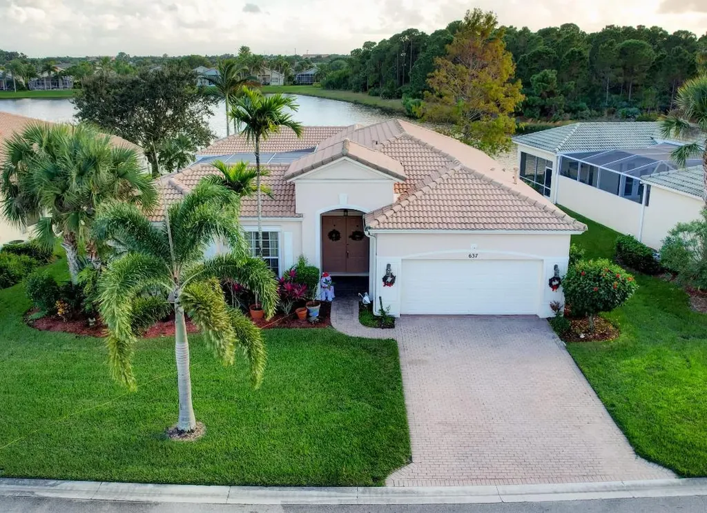 637 SW Long Key Court Port St Lucie FL 34986
