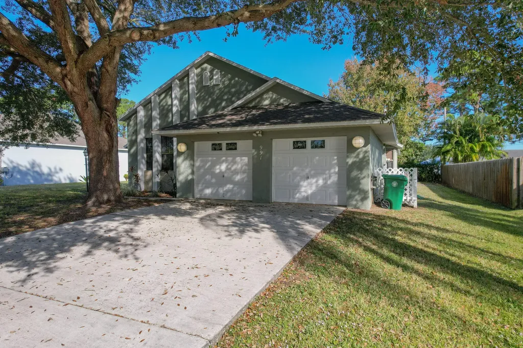 991 SW Consolata Avenue Port St Lucie FL 34953