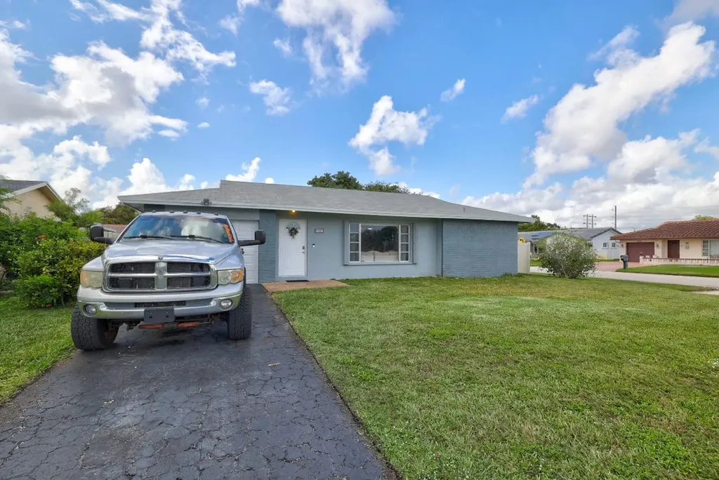 8207 NW 93rd Avenue Tamarac FL 33321