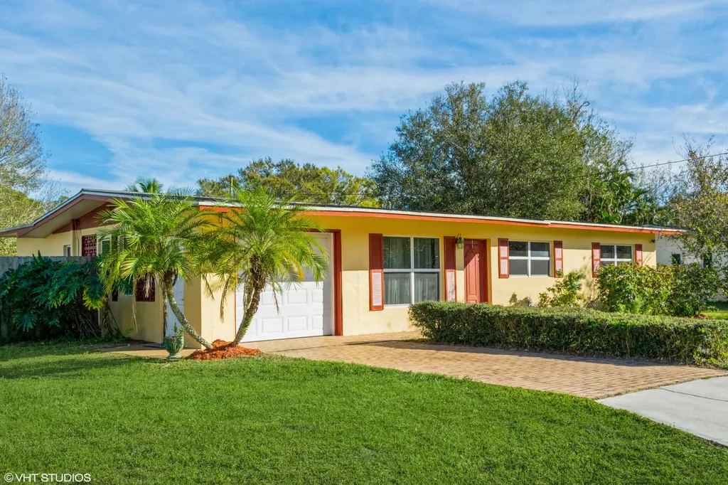 2704 S 28th Street Fort Pierce FL 34981