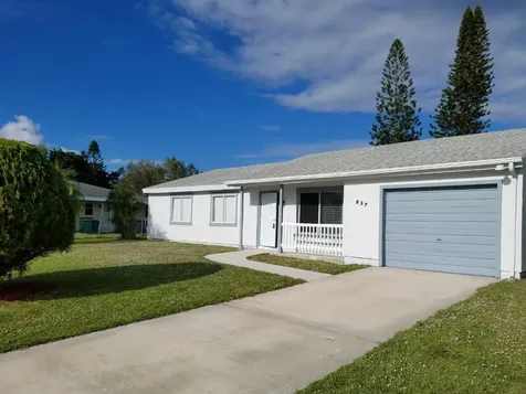 537 SW Bridgeport Drive Port St Lucie FL 34953