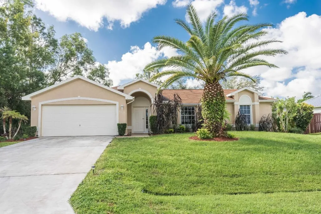 6777 NW Abigail Avenue Port St Lucie FL 34983