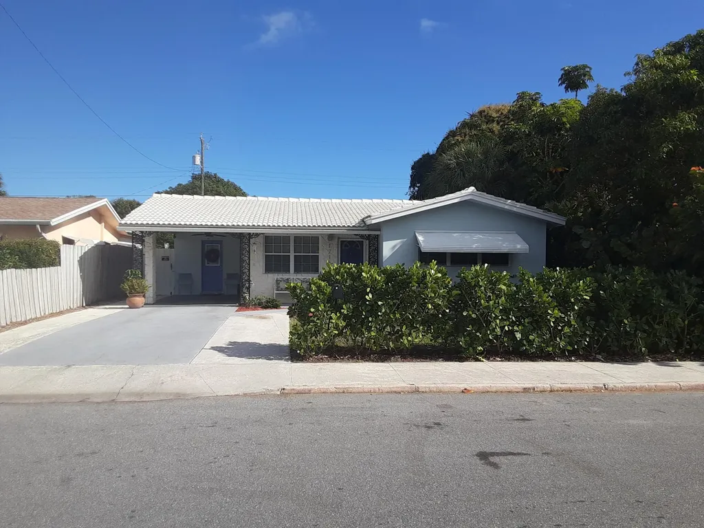 1716 N Ocean Breeze Lake Worth Beach FL 33460