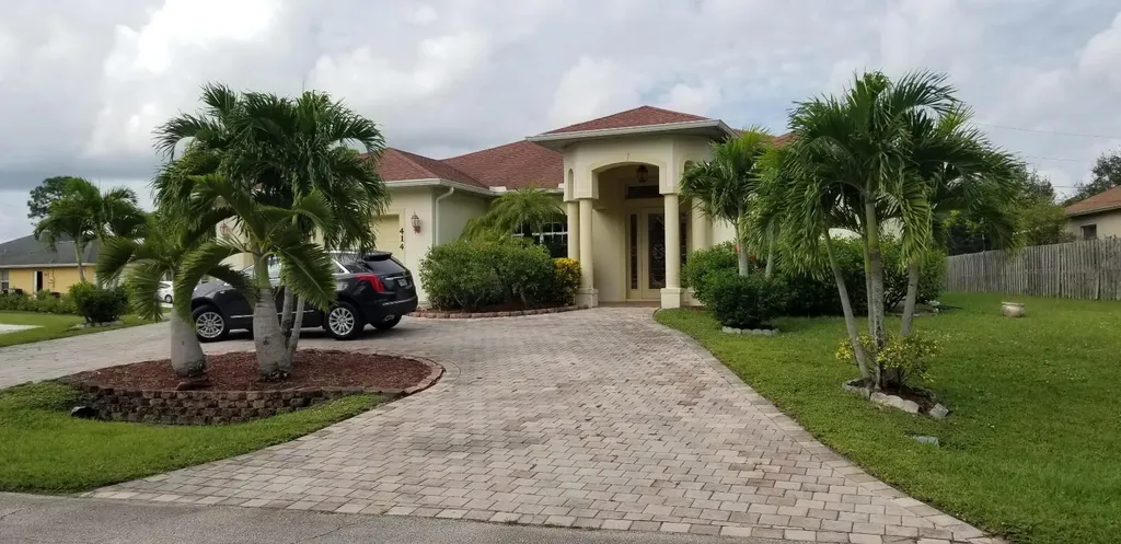 414 SW Cherryhill Road Port St Lucie FL 34953