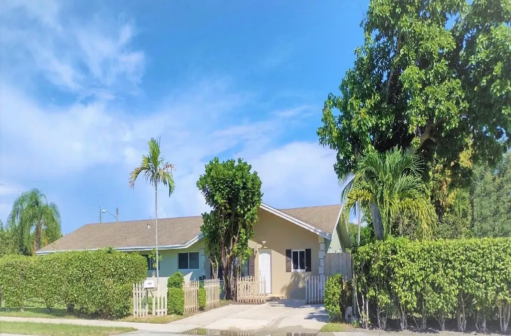 1796 NE 5th Avenue Boca Raton FL 33432