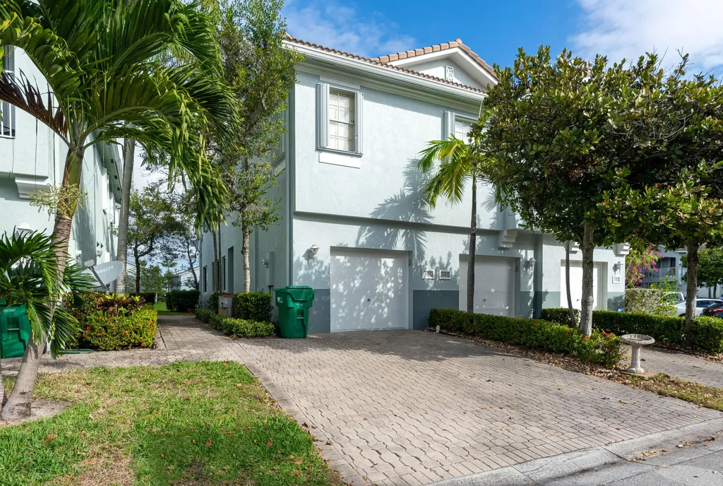 3190 Laurel Ridge Circle Riviera Beach FL 33404
