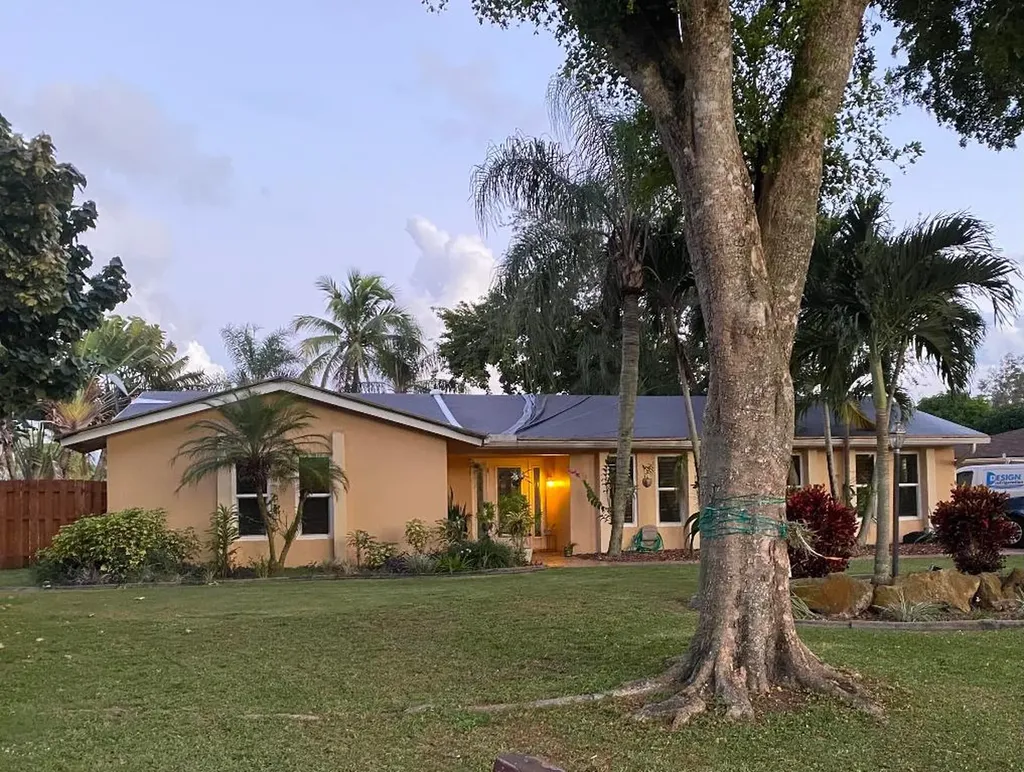 4700 SW 74th Terrace Davie FL 33314