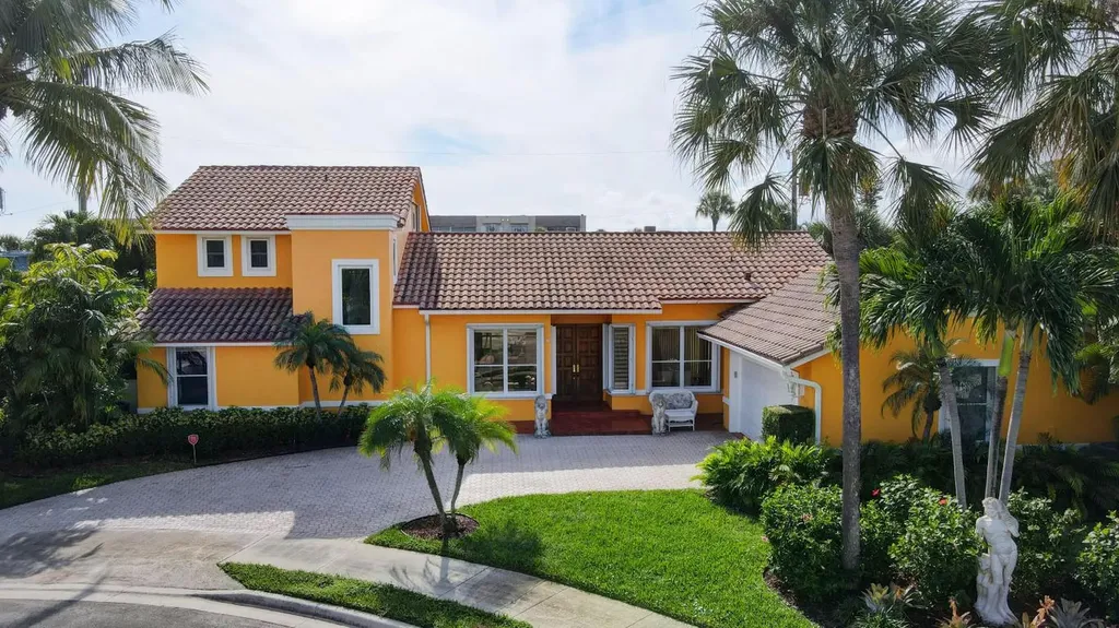 5 Lakeside Palms Court Lake Worth Beach FL 33460