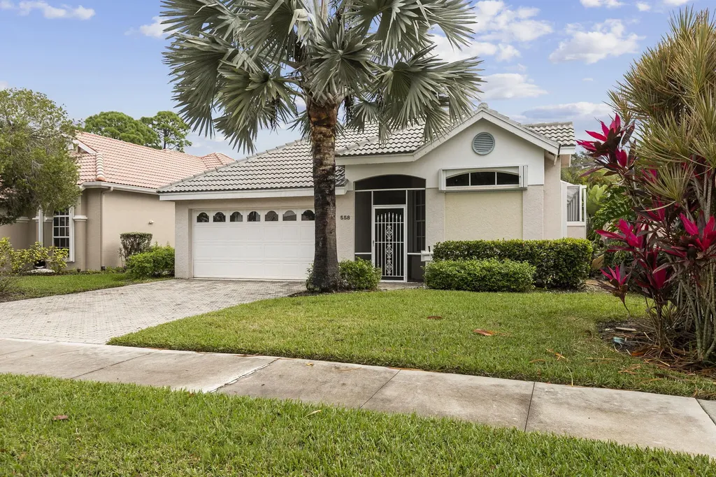 558 SW New Castle Cove Port St Lucie FL 34986