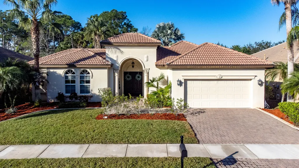 813 SW Grand Reserves Boulevard Port St Lucie FL 34986