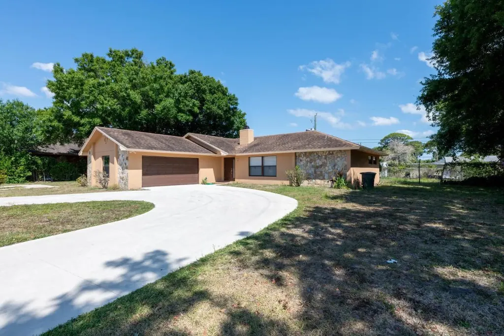2400 Valencia Avenue Fort Pierce FL 34946
