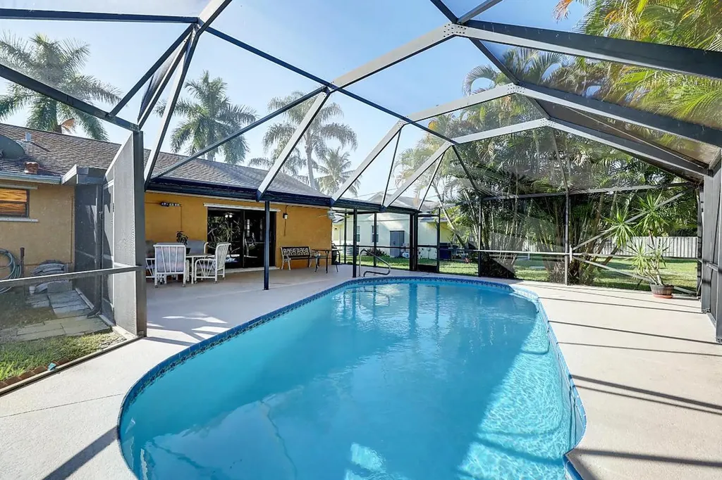 2491 SE Victory Avenue Port St Lucie FL 34952