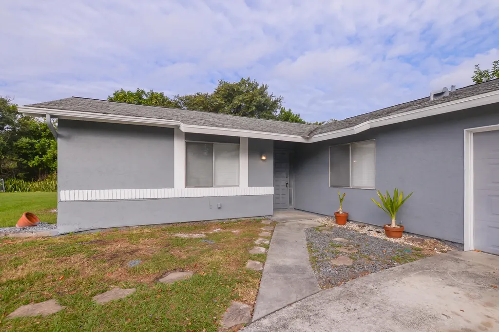 1511 SE Hearne Court Port St Lucie FL 34952