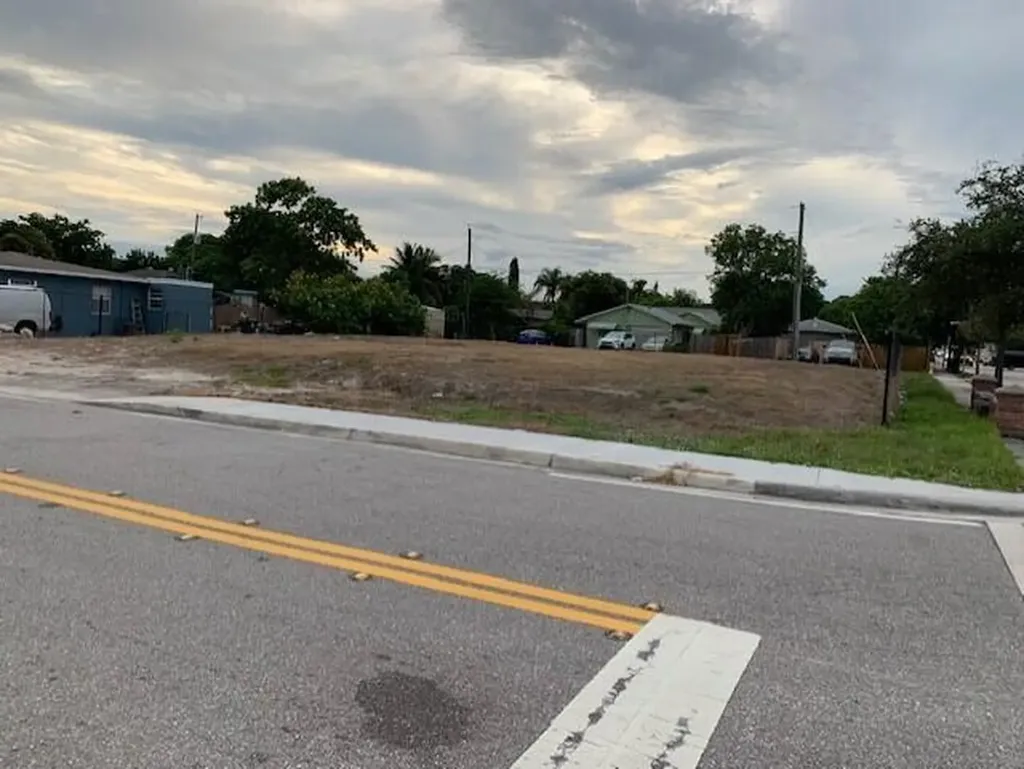 923 N E Street Lake Worth Beach FL 33460