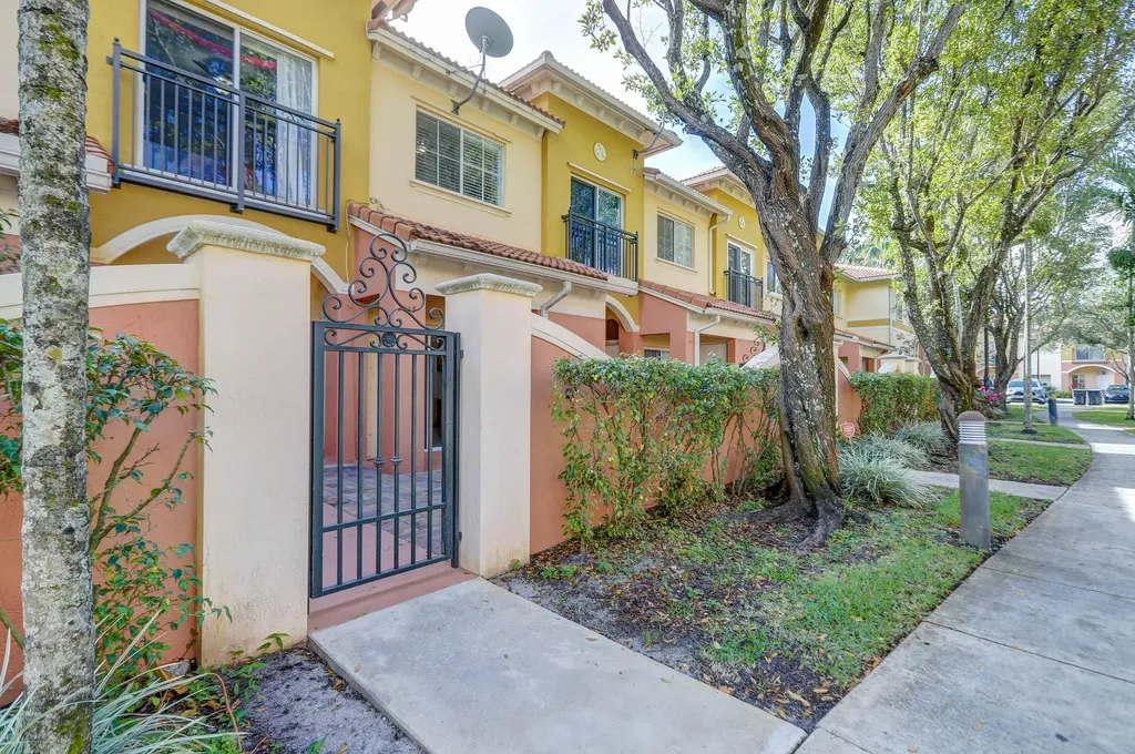 1413 S Santa Catalina Circle North Lauderdale FL 33068
