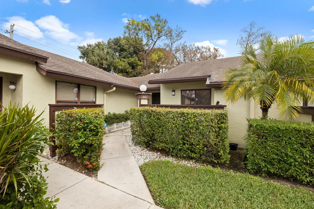 237 Bald Eagle Court Royal Palm Beach FL 33411