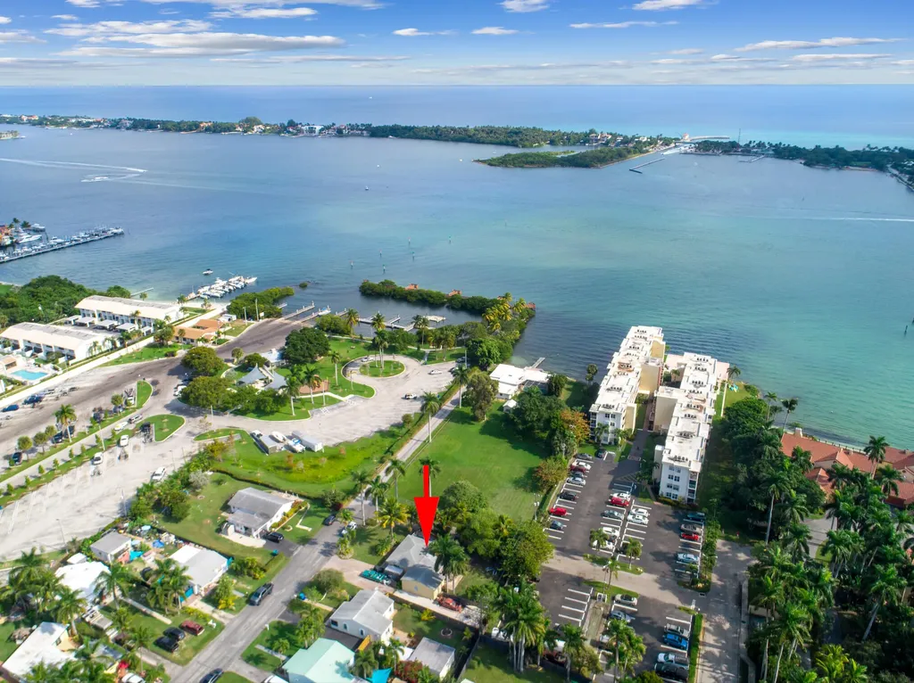 652 Oak Street Boynton Beach FL 33435
