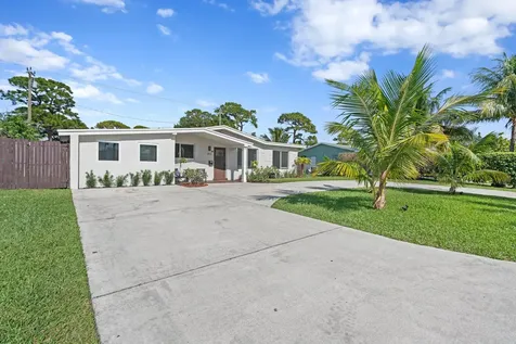 915 SW 27th Avenue Boynton Beach FL 33435
