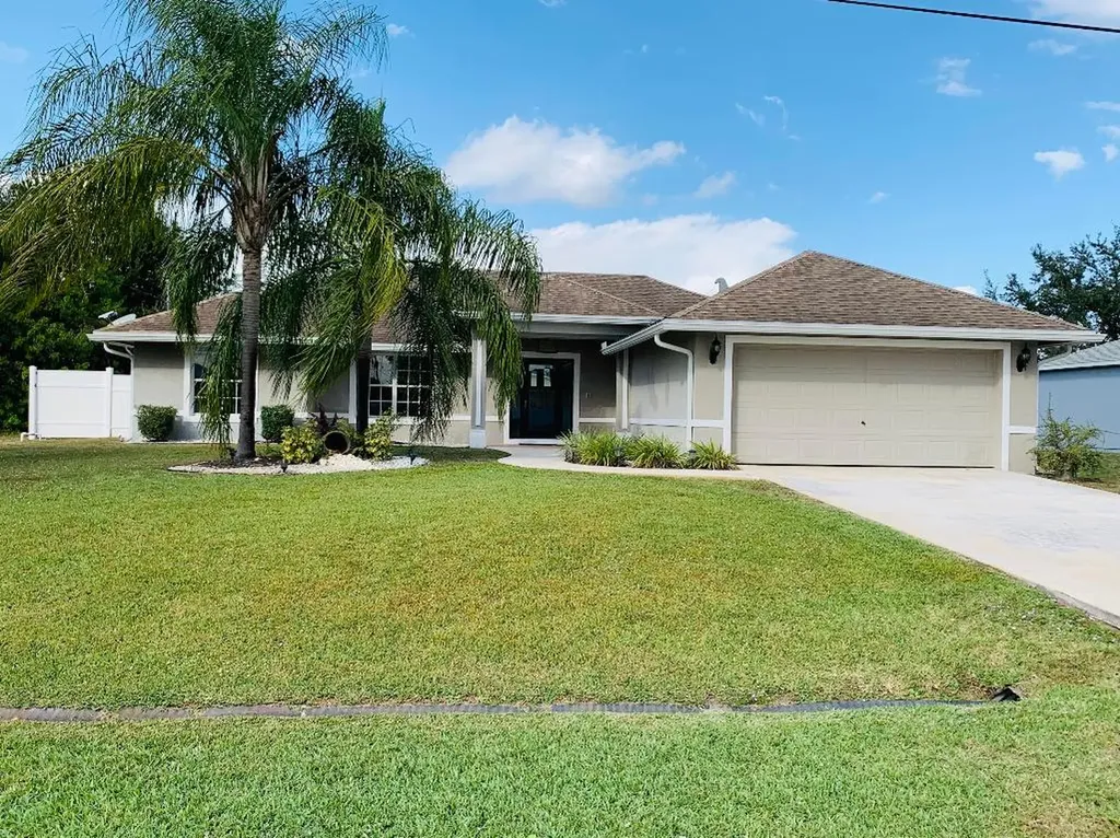 541 SW Feldman Avenue Port St Lucie FL 34953