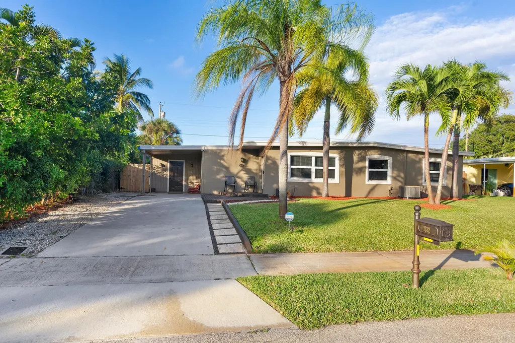 1332 Lake Geneva Drive Lake Worth Beach FL 33461