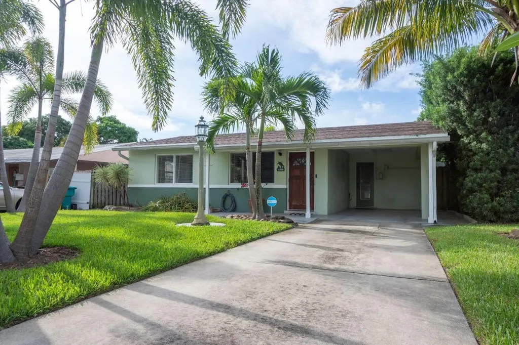 138 SW 8th Avenue Boynton Beach FL 33435