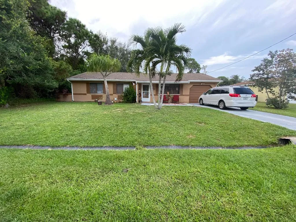 2351 SE Mariola Avenue Port St Lucie FL 34952