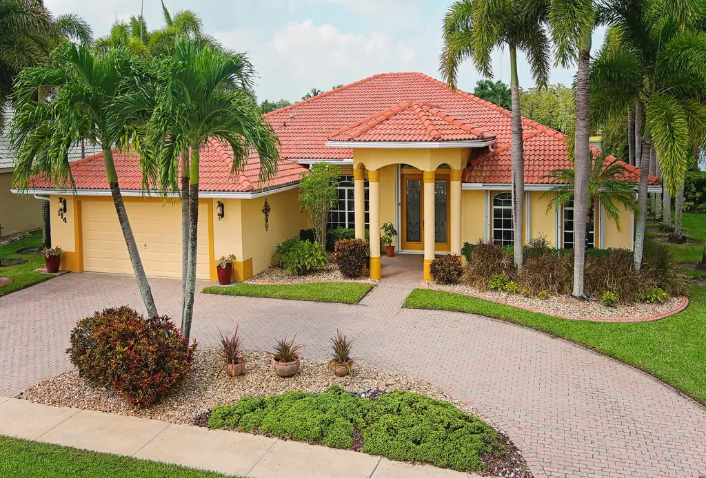 114 Fernwood Crescent Royal Palm Beach FL 33411