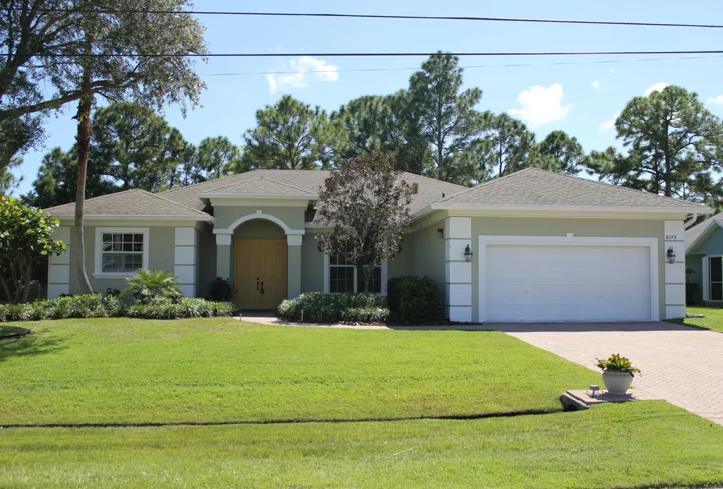 6175 NW East Deville Circle Port St Lucie FL 34986
