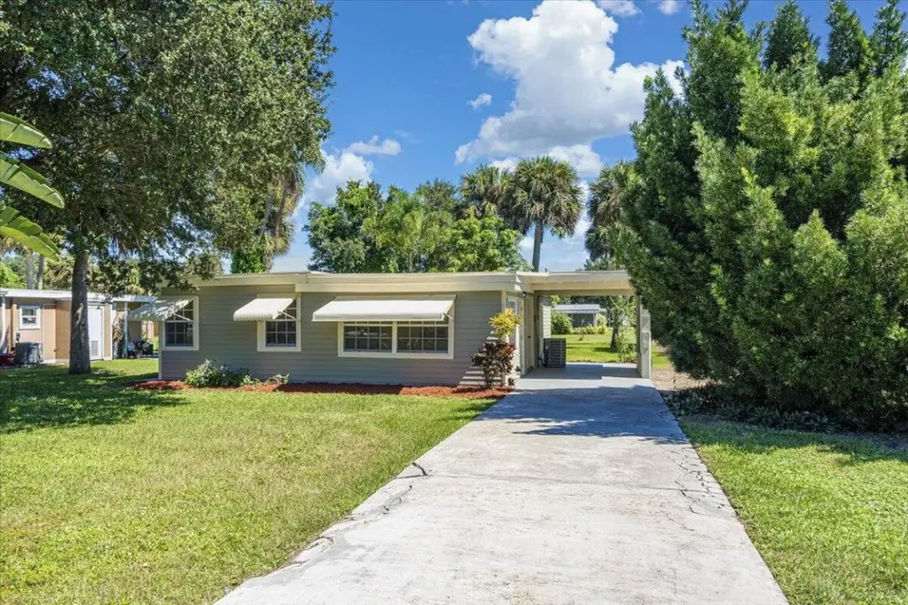 1825 49th Avenue Vero Beach FL 32966