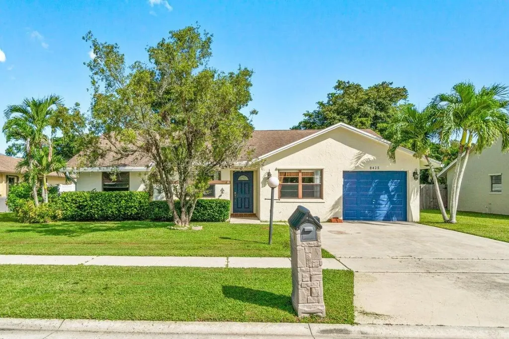 8425 Linden Way Lake Worth FL 33467