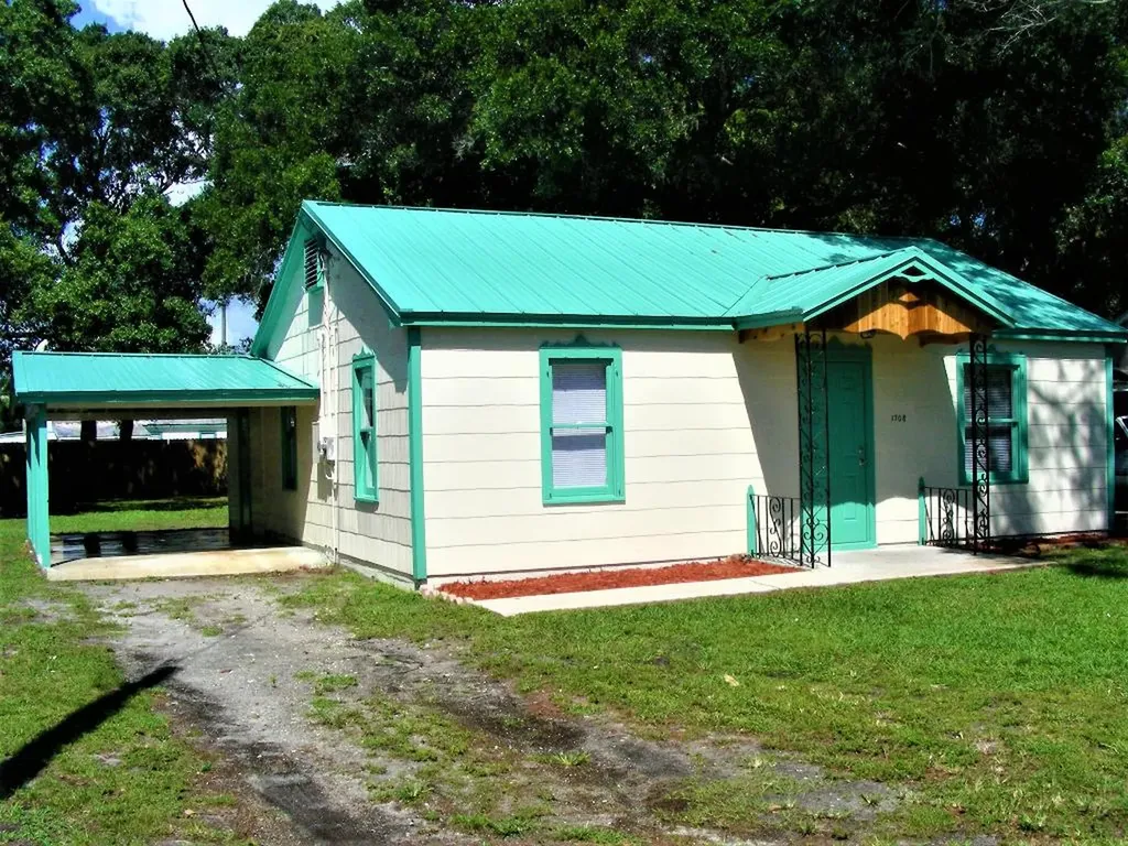 1708 South Avenue Fort Pierce FL 34950