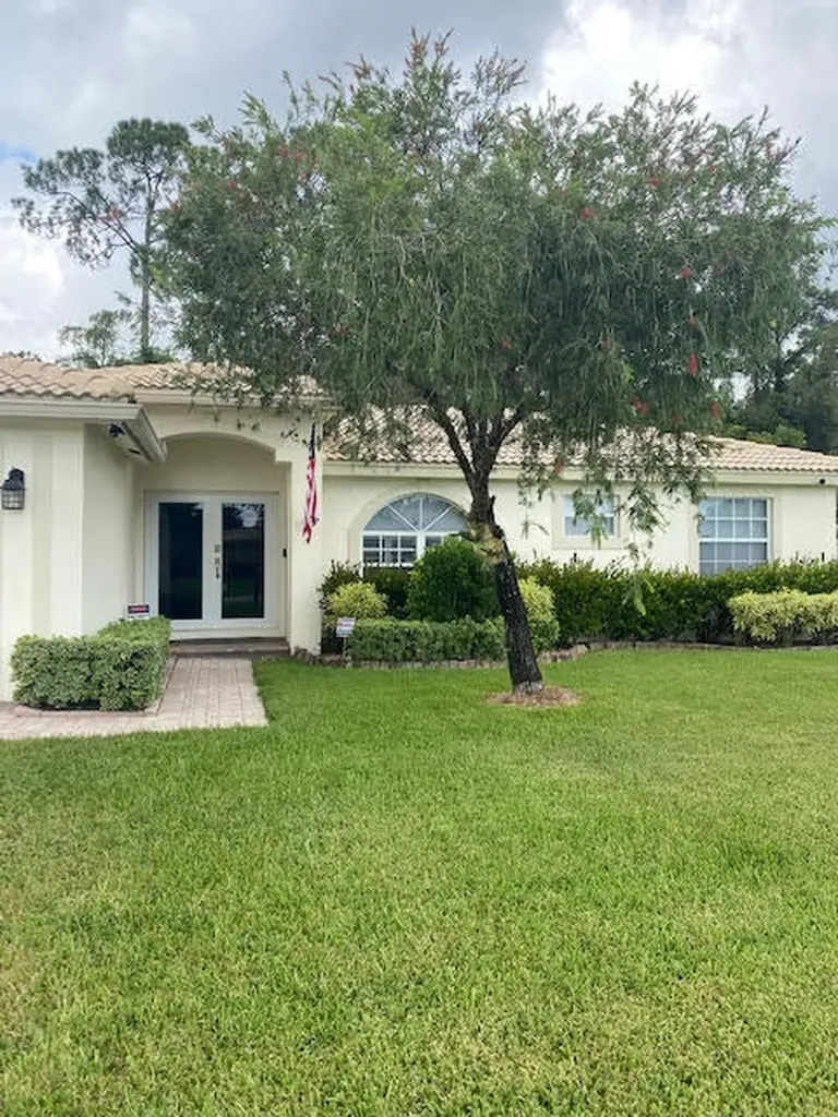 231 Park Road N Royal Palm Beach FL 33411