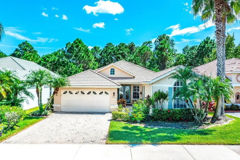 615 SW Lake Charles Circle Port St Lucie FL 34986