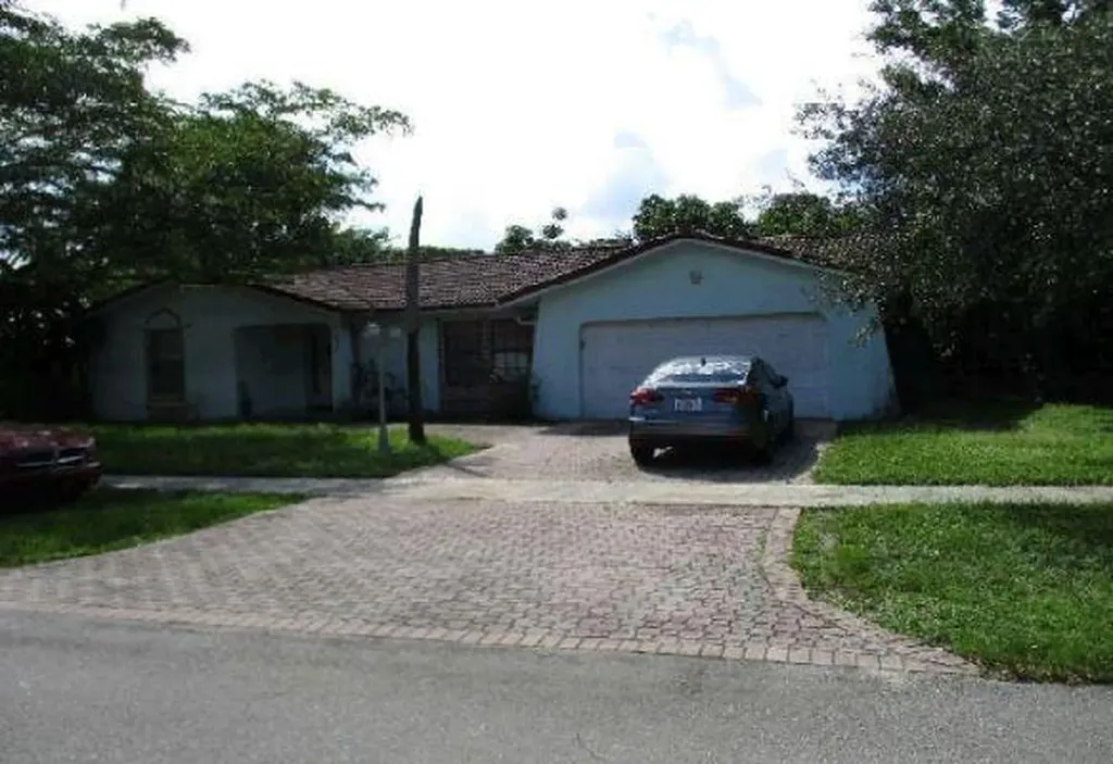 842 W Plantation Circle Plantation FL 33324