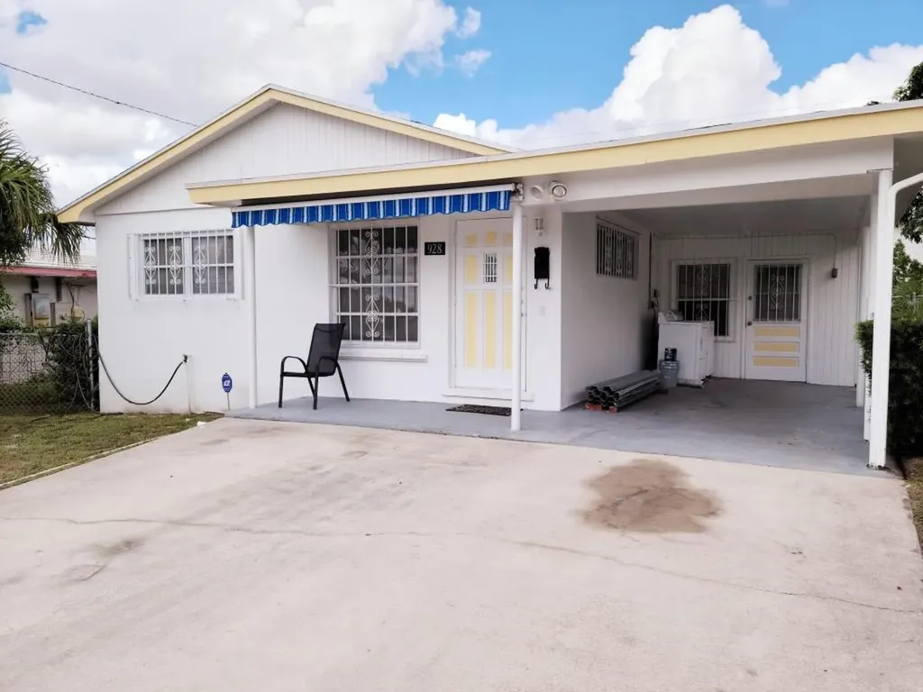 928 W 6th Street Riviera Beach FL 33404
