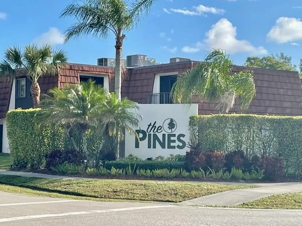 2218 White Pine Circle Greenacres FL 33415