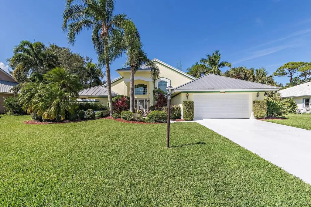 8350 SE Woodcrest Place Hobe Sound FL 33455