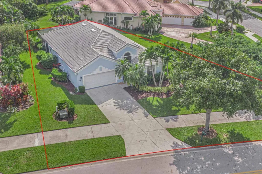 581 SW Lake Charles Circle Port St Lucie FL 34986
