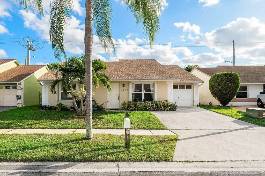 5273 Blueberry Hill Avenue Lake Worth FL 33463
