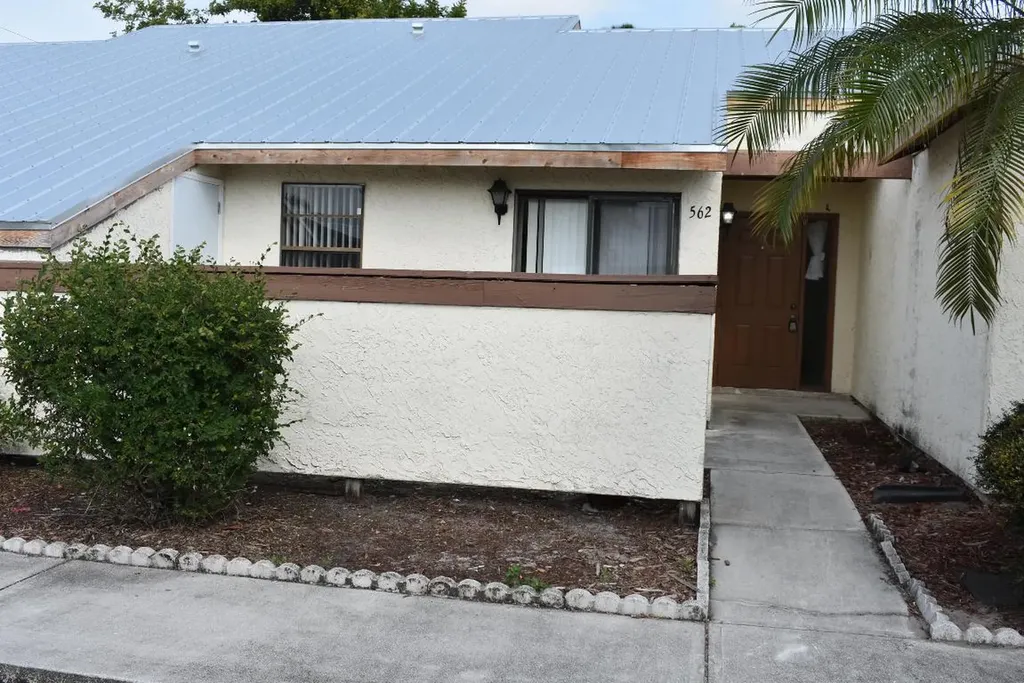 562 SW Tamworth Street Port St Lucie FL 34953