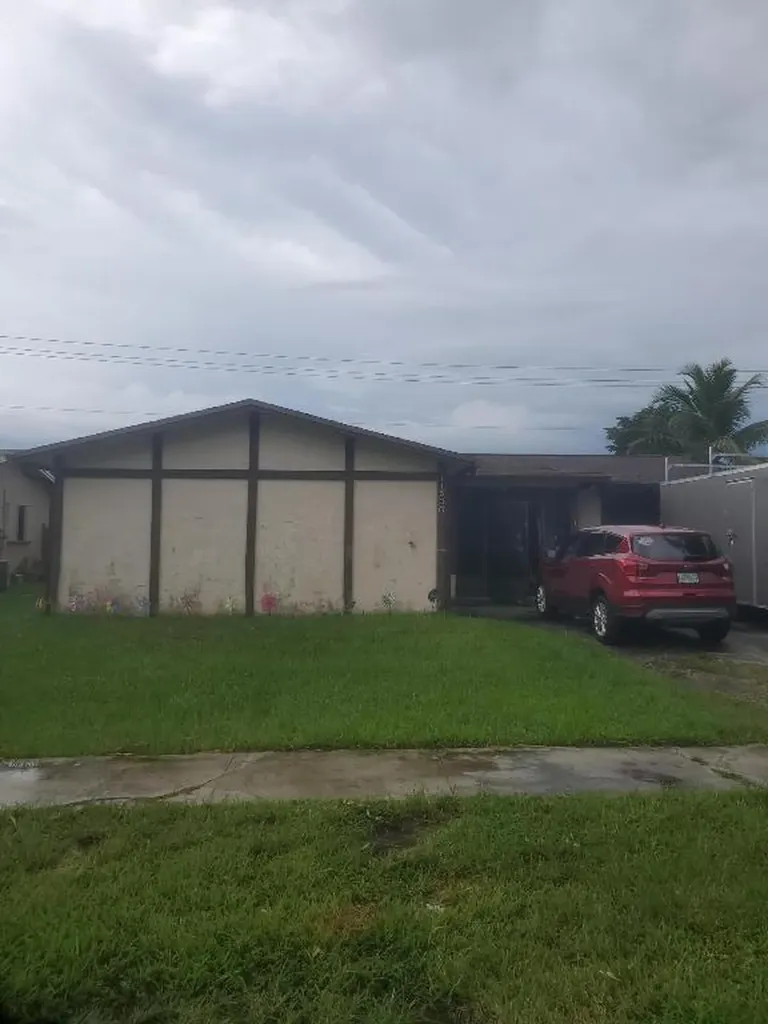 11530 NW 35th Street Sunrise FL 33323